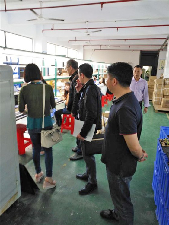 迎来德国,土耳其,西班牙等国外客户到工厂参观指导,洽谈产品合作